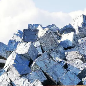 Altmetall, gepresst auf Schrottplatz